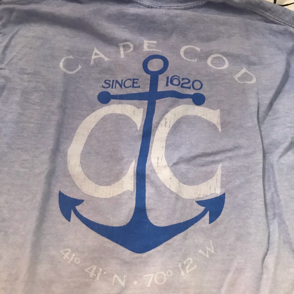 cute cape cod long sleeve shirt, size medium!! :)